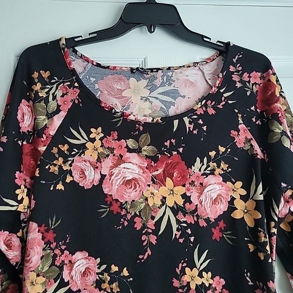 Try This Floral Blouse - Picture 3 of 10